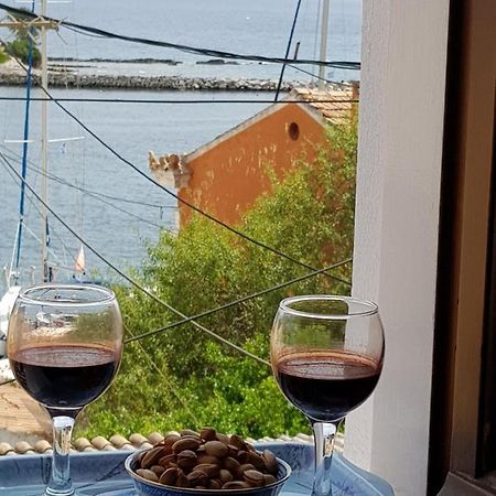 Sotiris Sea View Apartment Гайос Екстериор снимка