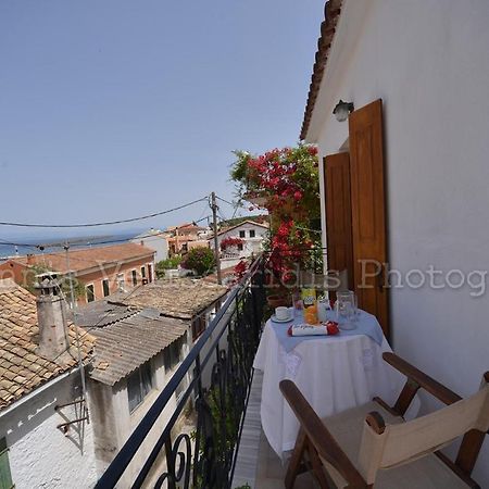 Sotiris Sea View Apartment Гайос Екстериор снимка