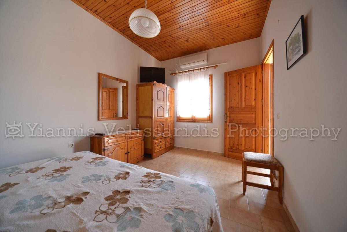 Sotiris Sea View Apartment Гайос Екстериор снимка