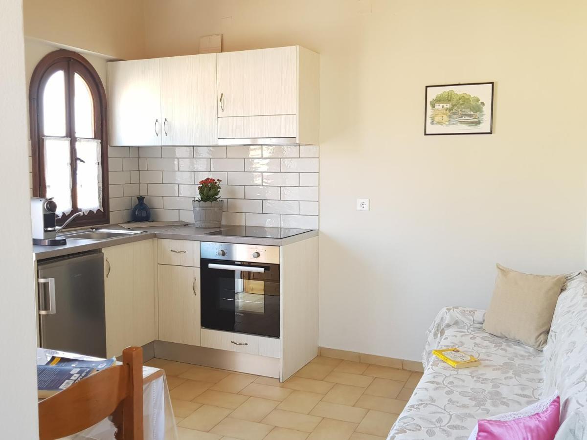 Sotiris Sea View Apartment Гайос Екстериор снимка